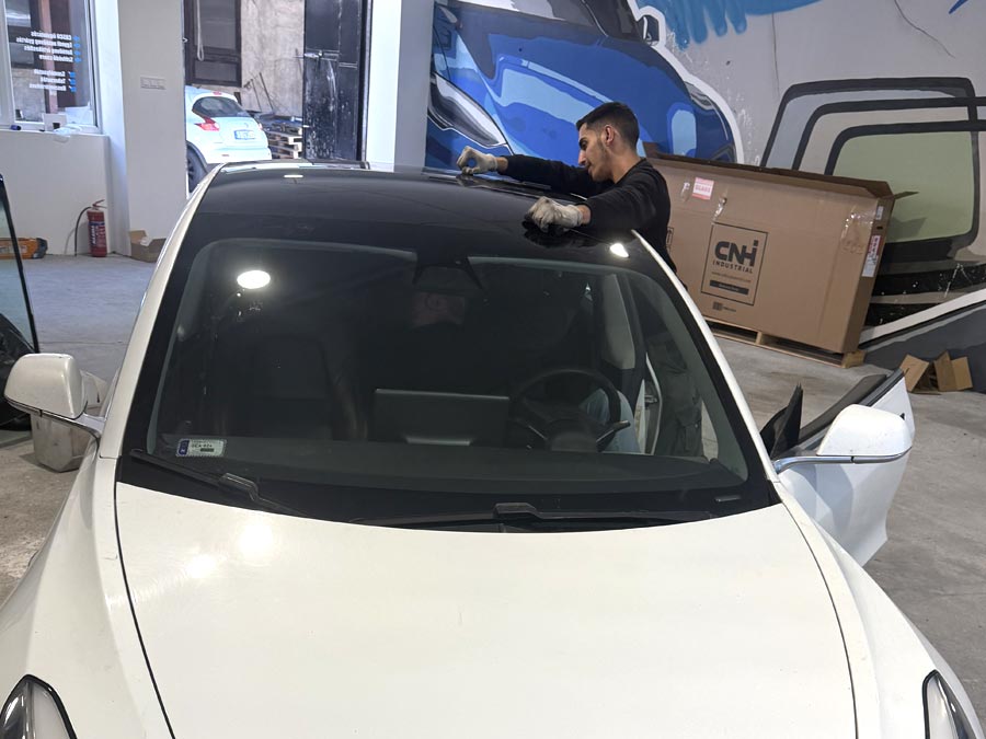 Tesla napfénytető csere