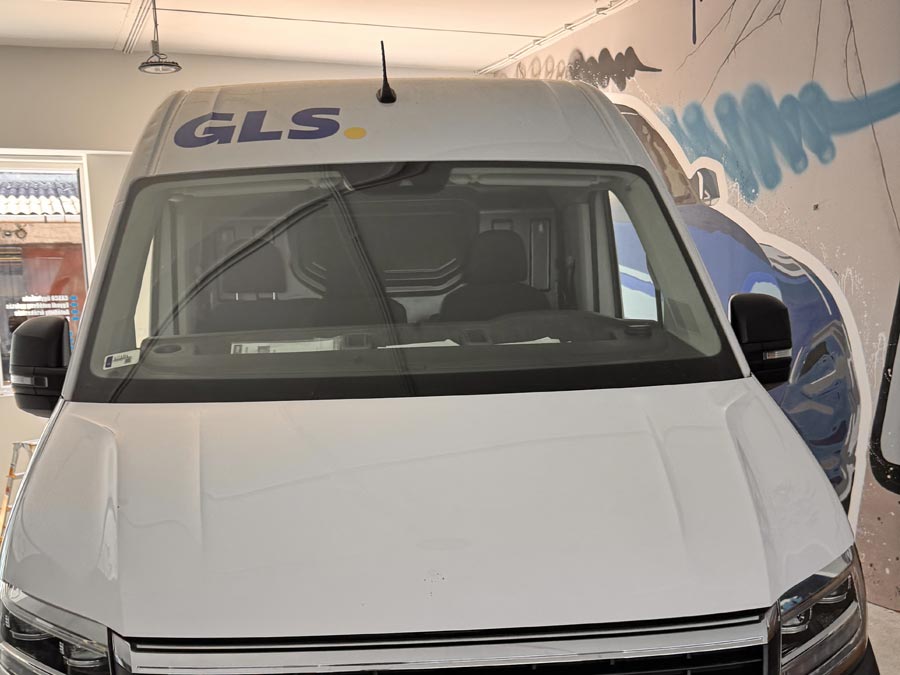 VW Crafter kisteherautó szélvédő csere
