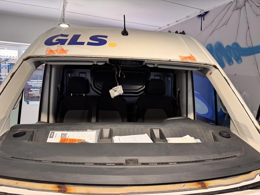 VW Crafter kisteherautó szélvédő csere